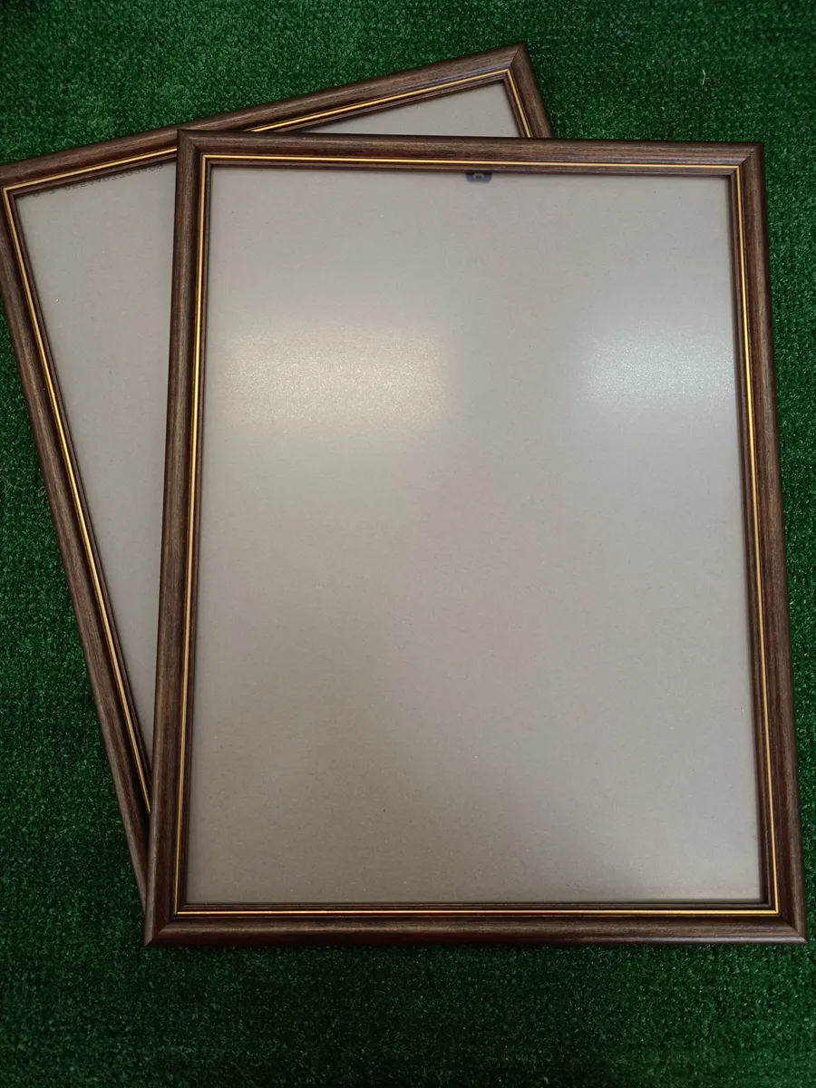 Фоторамка А3 коричневая с золотом